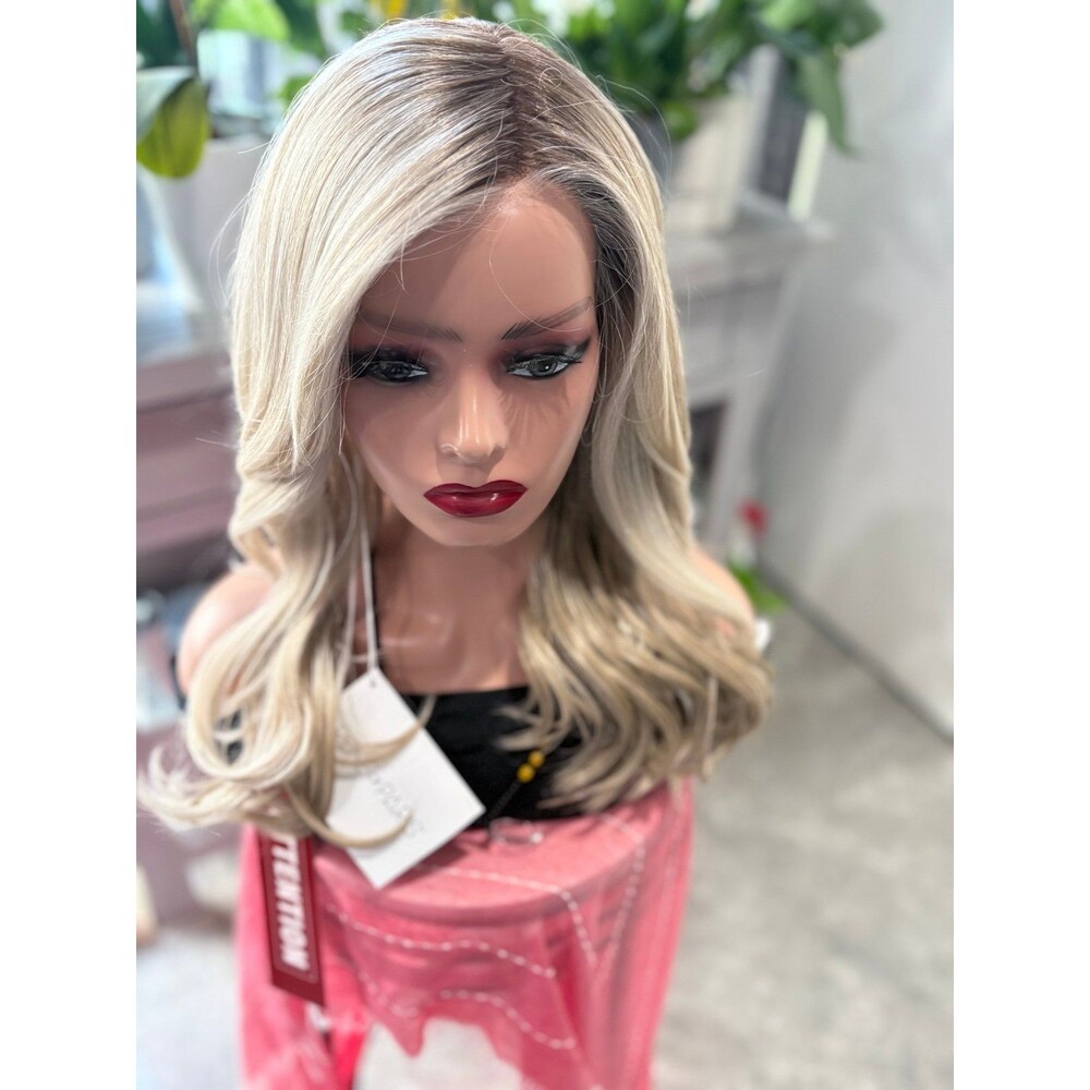 René of Paris “Glam wavez” wig in color Milky Opal New